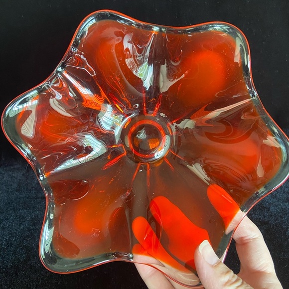 Vintage VIKING Glass Art Glass 6 Petal Persimmon Amberina Bowl - Picture 3 of 7
